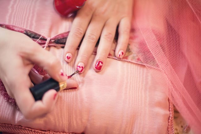 painting-fingernails